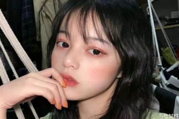 頭發比較硬的女生適合燙頭發嗎 燙發對發質有什么要求