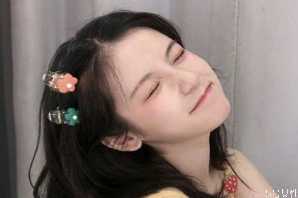 頭發比較硬的女生適合燙頭發嗎 燙發對發質有什么要求