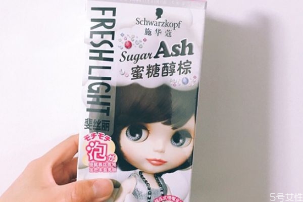為什么染發的時候頭皮痛 長期使用染發劑的危害