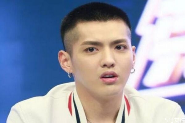 輪廓分明留什么樣的發型 臉大的男生適合什么發型