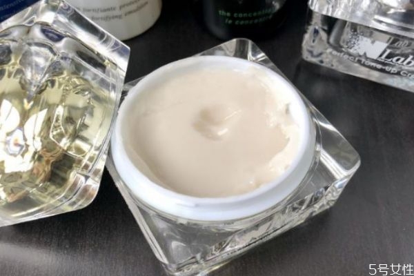 凍膜和睡眠面膜哪個好 凍膜和泥膜的區別