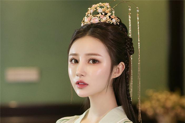 漢服發冠怎么戴 漢服發冠日?？梢源鲉?></p><h3 style=