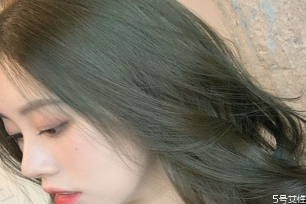 剛染完悶青色如何保養 悶青色怎么讓它脫色快一點