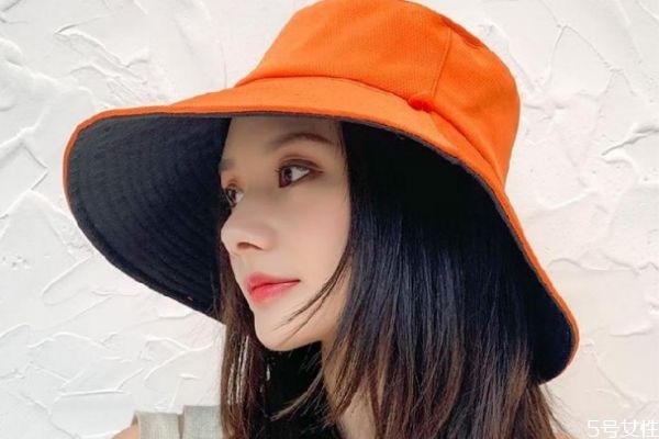 ?戴漁夫帽怎么扎頭發 適合帶漁夫帽的發型