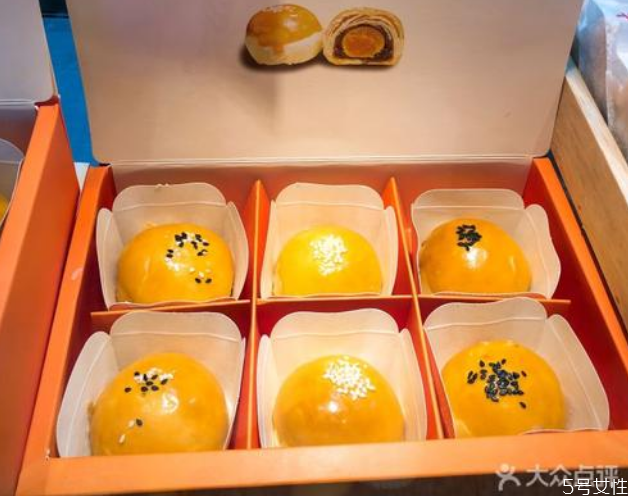鮑師傅蛋黃酥多少錢一個 鮑師傅蛋黃酥保質期