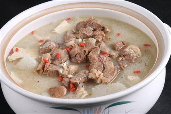 羊肉湯適合什么季節喝 羊肉湯喝多了會不會上火