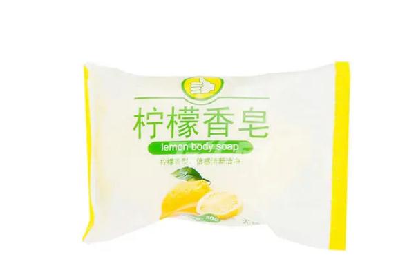 肥皂可以洗頭發嗎 肥皂洗臉對皮膚好嗎