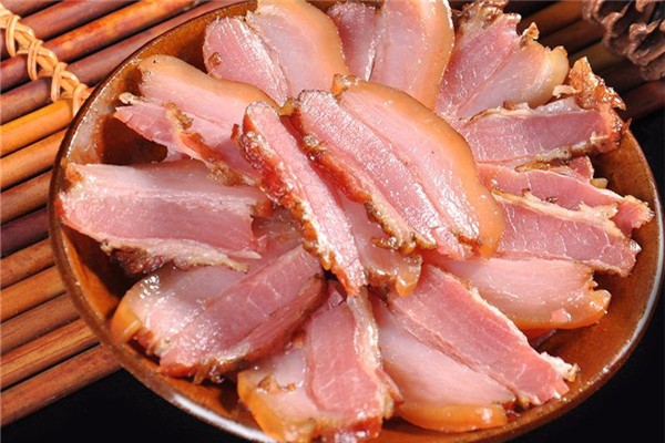 臘肉發霉是怎么回事 臘肉發霉洗干凈還能繼續吃嗎