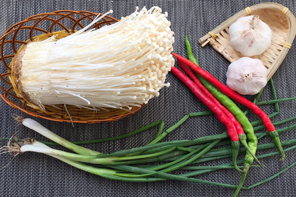 金針菇是不是菌類 金針菇屬于發物嗎
