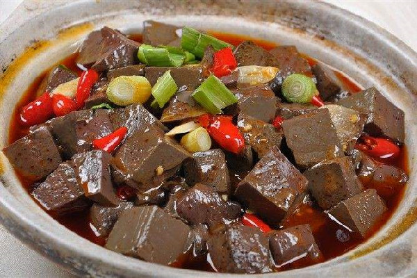 豬血有孔和沒有孔的區別 豬血怎么做成血塊又嫩