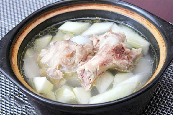 骨頭湯用什么骨頭比較好 骨頭湯喝排骨湯哪個營養高