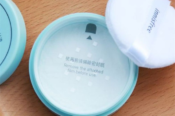 悅詩風吟散粉可以用在頭發上嗎 悅詩風吟散粉控油效果好嗎