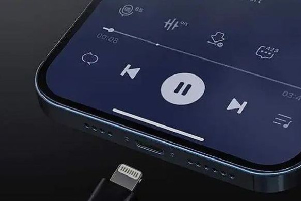 iPhone15Pro改用USBC端口 iPhone手機充電發燙是什么原因