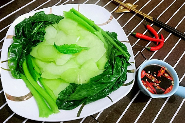 高校回應(yīng)老人82元只買倆素菜 素菜吃多了會(huì)不會(huì)胖